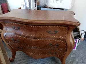 lot 686 image: Vintage Bombay Style Dresser.