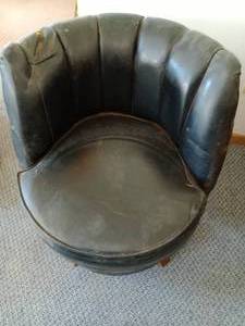 lot 689 image: Vintage Wood  Barrel Swivel Chair (Black).