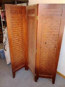 lot 694 image: Wood Room Divider.