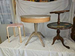 lot 402 image: End Tables (3).