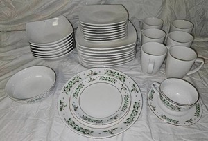 lot 485 image: Gibson Dishes.
