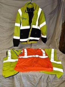 lot 846 image: Hi Vis Jacket and Vests (3).