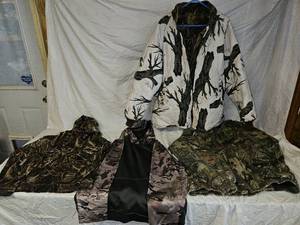 lot 848 image: Camouflage Clothes.