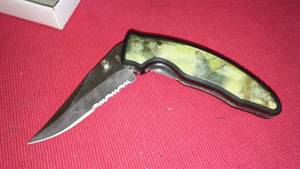 lot 655 image: Apache Wildlife Series Pocket Knife