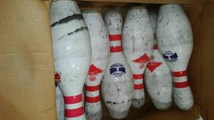 lot 876 image: Vintage Bowling Pins (10)
