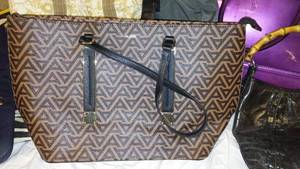 lot 691A image: Aldo, Prague Purses and More (11).