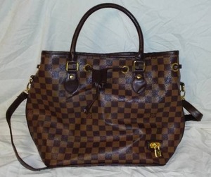 lot 692A image: Louis Vuitton Purse, Louis Vuitton Belt and More (7).