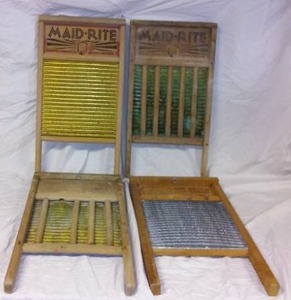 lot 669 image: Vintage Washboards (4).