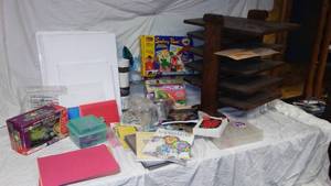 lot 674 image: Largo Lot of Arts and Crafts.