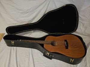 lot 861 image: Franciscan Left-Handed Guitar.