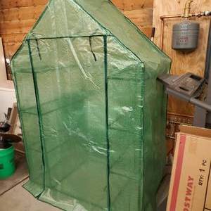 lot 817 image: Green House  New In Box.