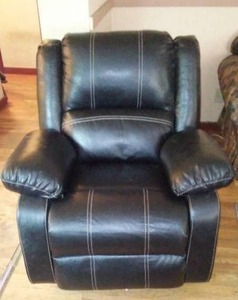 lot 520 image: Swivel Recliner.