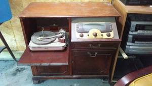 lot 523 image: Vintage Zenith Cobra -Matic Console Stereo.