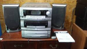 lot 524 image: Teac DC-D2831 Digital Compact Hi-Fi System.