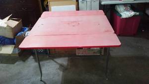 lot 546 image: Vintage Porcelain Enamel Top Kitchen Table. Excellent Graphics