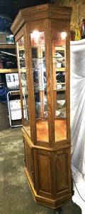 lot 948 image: Lighted Curio Cabinet.