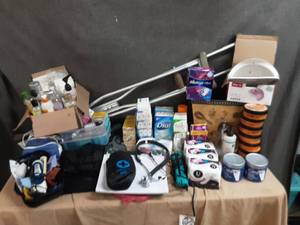 lot 72 image: Assortment of personal care items