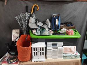 lot 73 image: Misc. accessories