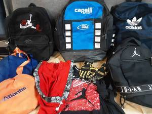 lot 86 image: Sports bags and youth sports gear