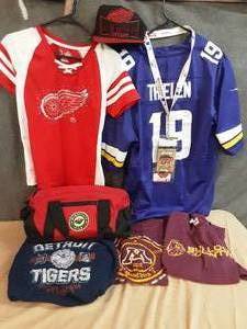 lot 87 image: Nike size Theilen xl on field jersey and other sports wear