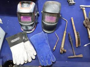 lot 102 image: Welding items