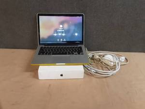 lot 117 image: Apple laptop wcharger