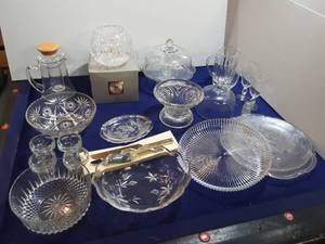 lot 16 image: Lead glass and crystal serving dishes