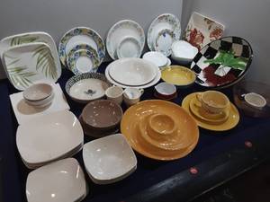 lot 18 image: Assorted dinnerware