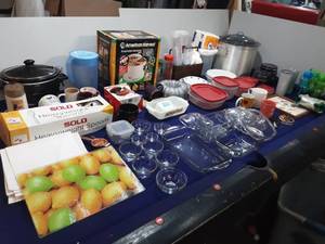 lot 19 image: Assortment of Tupperware, Pyrex bowls and Baking Dishes, Plastic serving ware and misc., Small appliances