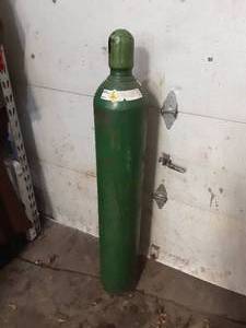 lot 10 image: Torch Tank UN1072 compressed oxygen (Empty)
