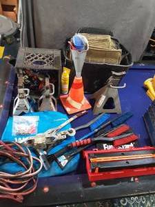 lot 26 image: Large lot of Automotive related