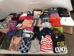 lot 29 image: Approx 50 womens tops size s-m