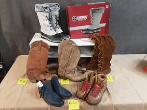 lot 34 image: Womans boots some NWT