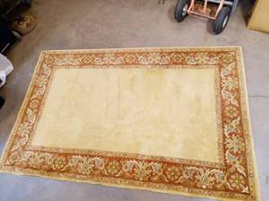 lot 50 image: Ashley Furniture rug Collection 5x79
