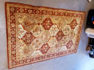 lot 51 image: Ashley Furniture rug Collection 5x79