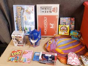 lot 136 image: tote of games and toys