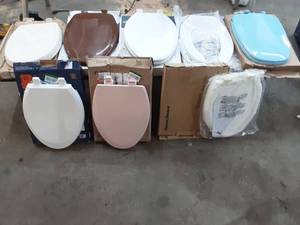 lot 5 image: 8 New Assorted Toilet Seats