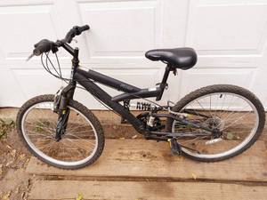lot 145 image: NEXT PX4.0 18 speed 24 Bicycle