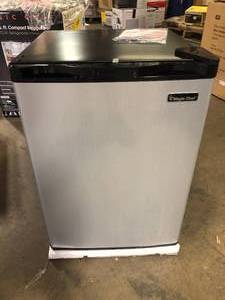Magic Chef 2.6 cu. ft. Mini Fridge in Stainless Look Customer Returns See Pictures