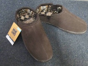 lot 19 image: Size 12 Muk Luks Mens Slippers...