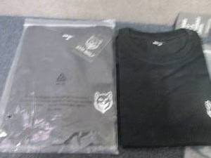 lot 56 image: 2 Medium NWT Gym Wolf Black Tshirts...