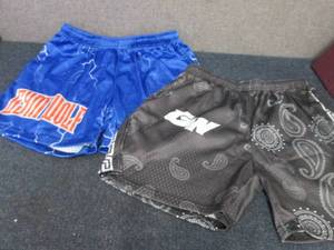lot 79 image: 2 Mens Large NWT Gym Wolf Shorts...