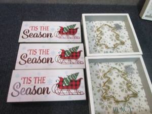 lot 163 image: 5 Holiday Dcor Items...