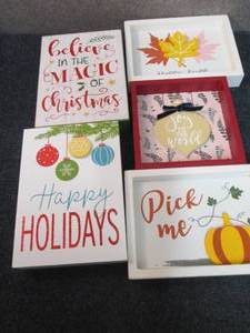lot 169 image: 5 Holiday Dcor Items...