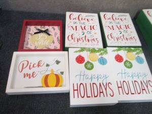 lot 170 image: 6 Holiday Dcor Items...