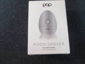 lot 270 image: Pop Sonic Moon Shaver) - Face & Bod...