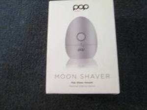 lot 272 image: Pop Sonic Moon Shaver) - Face & Bod...