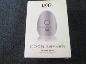lot 275 image: Pop Sonic Moon Shaver) - Face & Bod...