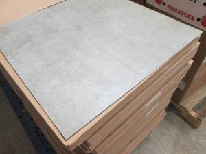 lot 304 image: 18 Cases Mohawk 24x24 inch Vinyl Fl...