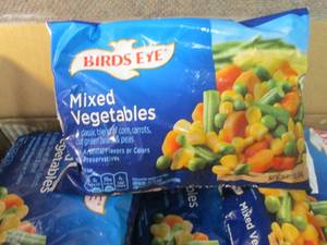 lot 337 image: AA 12- 16 oz FROZEN Birds Eye Mixe...